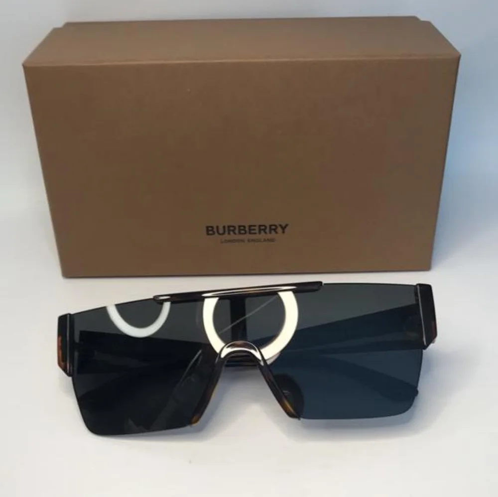 Authentic New BurberryBE4291 - 300287 Oversize  Sunglasses - Picture 5 of 11